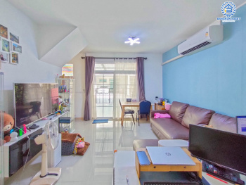 *****ทาวน์เฮ้าส์มือสองย่านนนทบุรี ม.กัสโต้ ราชพฤกษ์-พระราม5 บนเนื้อที่ 17.9 ตร.ว. ฟังก์ชัน 3 ห้องนอน 2 ห้องน้ำ 2 ที่จอดรถ บนทำเลยอดเยี่ยม เพียงไม่ถึง 15 นาทีก็ถึงรถไฟฟ้าสายสีม่วง "สถานีแยกติวานนท์" ใกล้เซ็นทรัล รัตนาธิเบศร์ และทางด่วน "ศรีรัชใหม่"